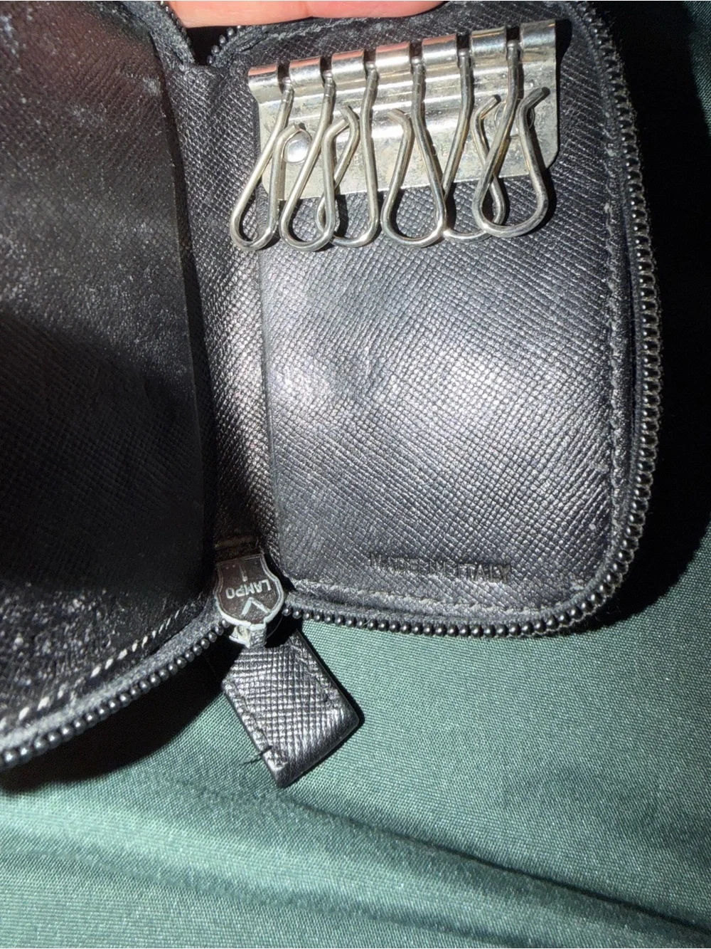 PRADA Black Saffiano Leather Zip key cles